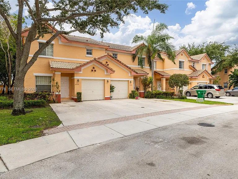 2420 SW 87th Way — Photo 3