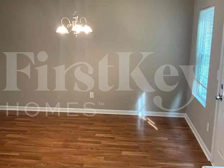 130 Cobblestone Dr — Photo 4