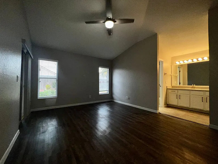 2620 Regency Oak Ln — Photo 14