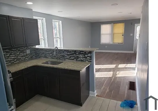 5 bed, 2000 sqft, $2,600 — Photo 2