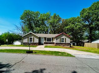 2002 Cash St, Neosho, MO 64850