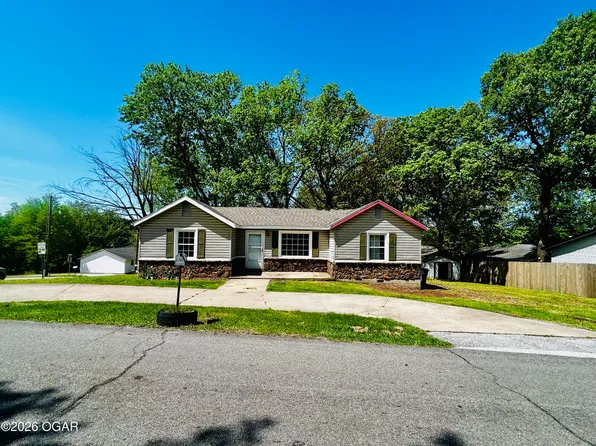 2002 Cash St, Neosho, MO 64850