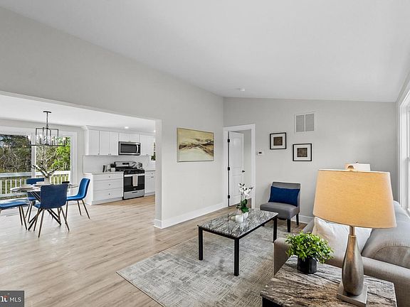 3rd image of 2274 Sunset Ave