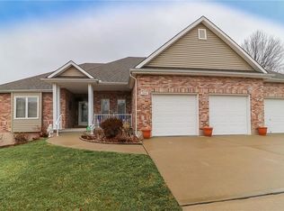 1008 SW Stoney Point Dr, Grain Valley, MO 64029