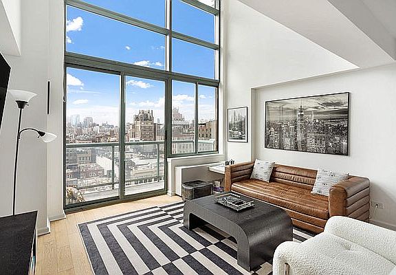 4th image of 22 W 15th St APT 14B