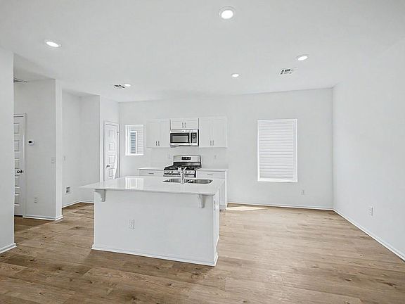 4th image of 3632 Maggie Rd