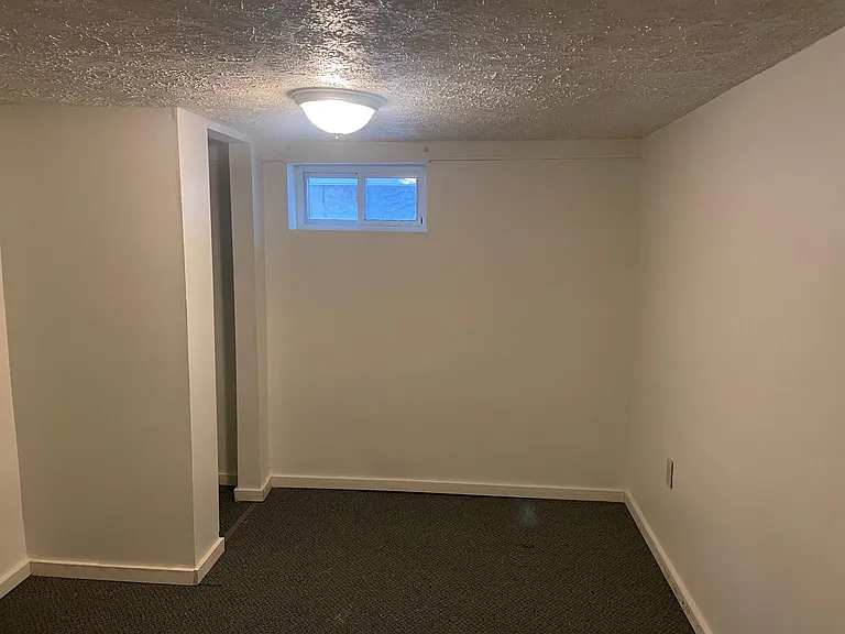 375 Allyn St — Photo 24