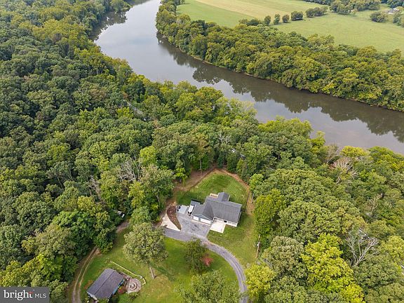 2nd image of 19 Red Bird Ln