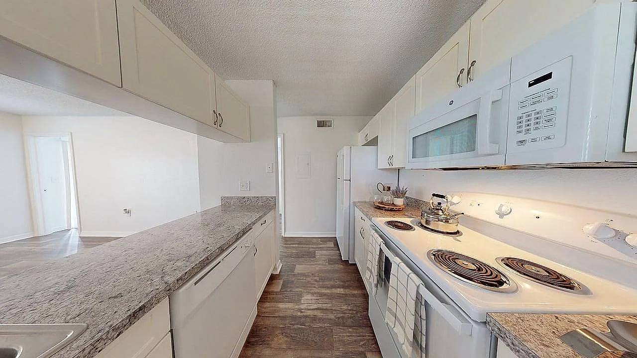Uptown Palms Apartments — Photo 2