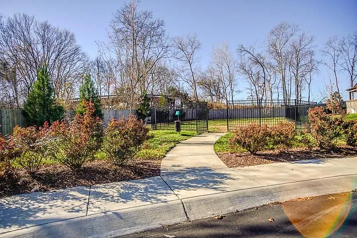 213 Bixby Private Ln — Photo 22