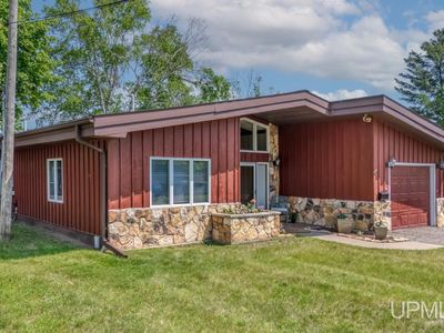 1002 E Grant St, Iron Mountain, MI, 49801