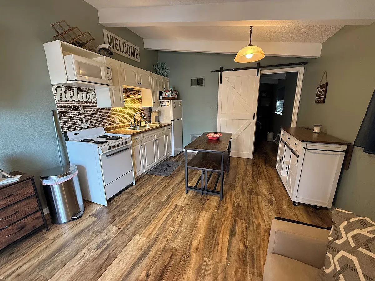 1 bed, 420 sqft, $1,099 — Photo 3