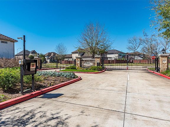2nd image of 5423 Lachlan Springs Ln