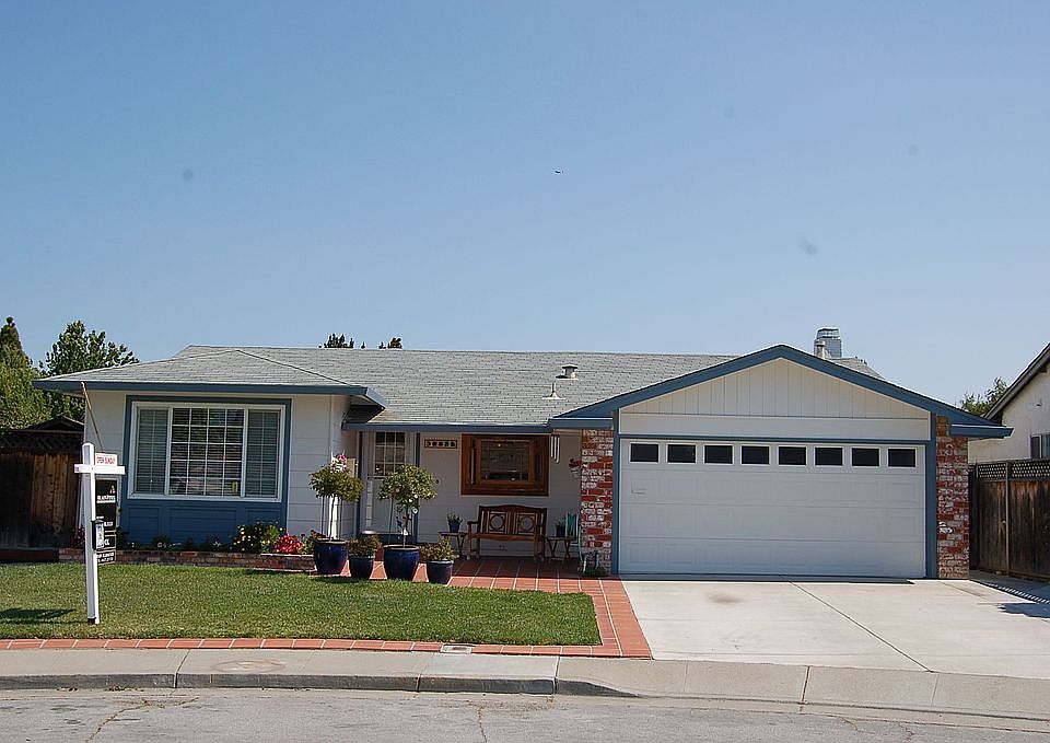 Private court location