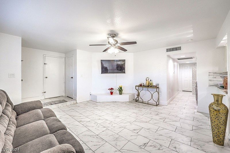 2nd image of 5058 Killarney St