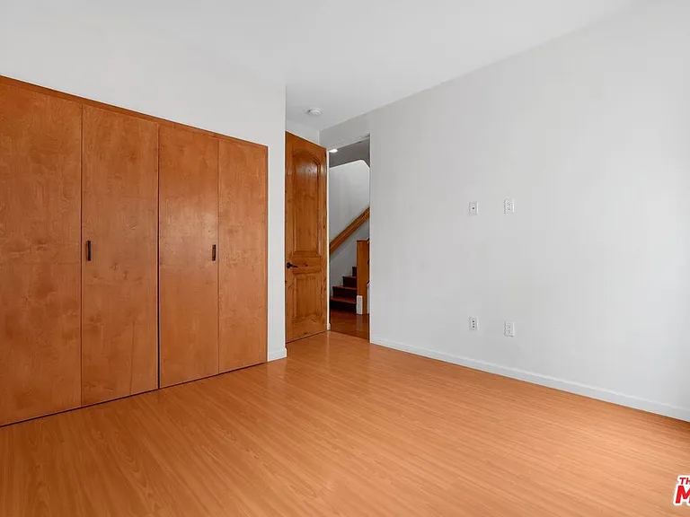 1743 S Barrington Ave — Photo 17