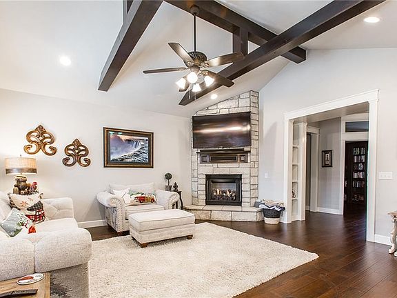5th image of 124 SW 168th Ter