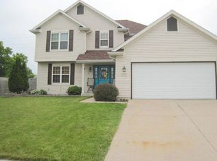 409 E Sunny Hill Dr, Elkhorn, WI 53121