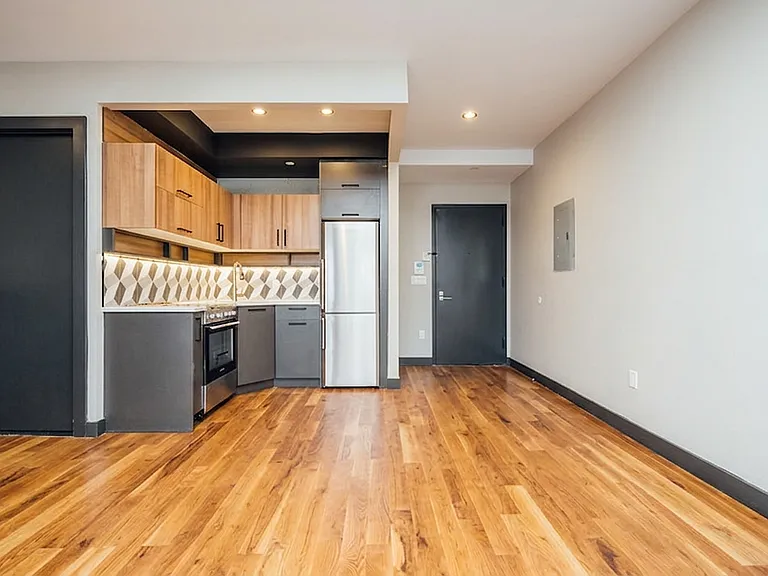 2825 Snyder Ave #2C — Photo 1