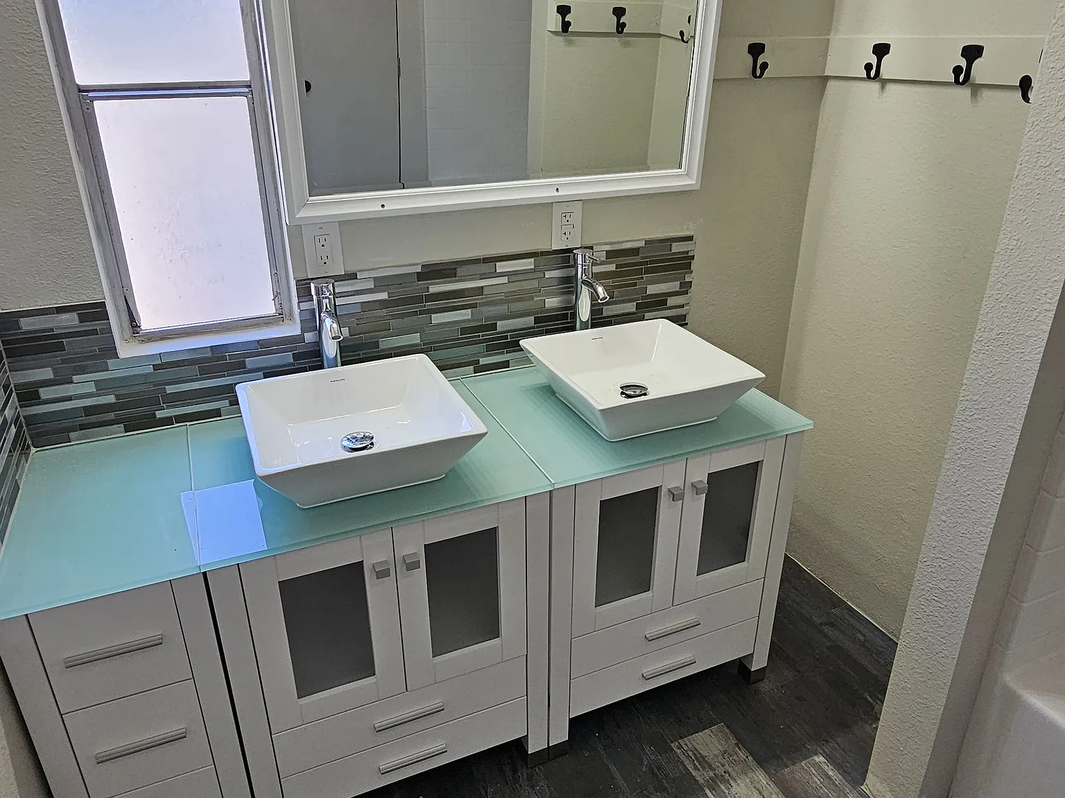 3 bed, 1300 sqft, $795 — Photo 4