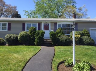 91 Foxcroft Ave, Warwick, RI 02889