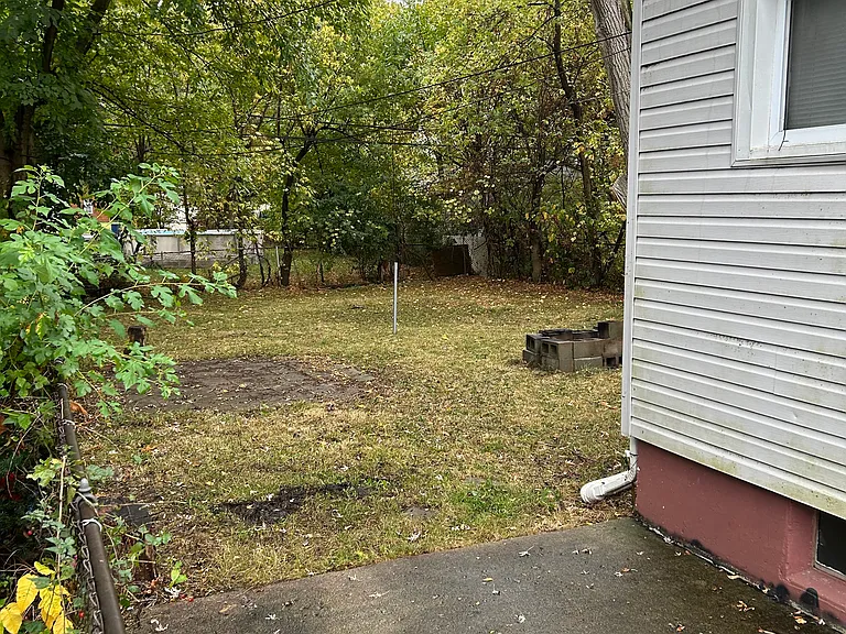 29499 Birchwood St — Photo 2