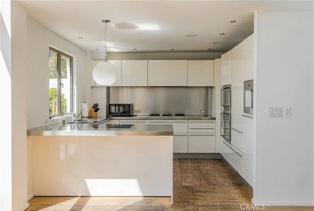 3 bed, 3.5 bath, 3500 sqft, $21,850 — Photo 4