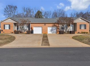 208 River Oaks Cir, Piedmont, SC 29673