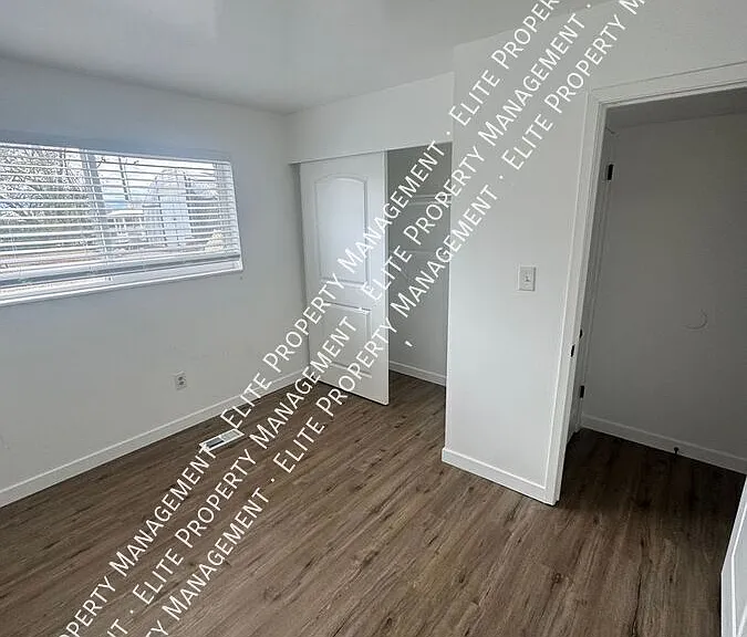 325 E 1000 N #4 — Photo 17