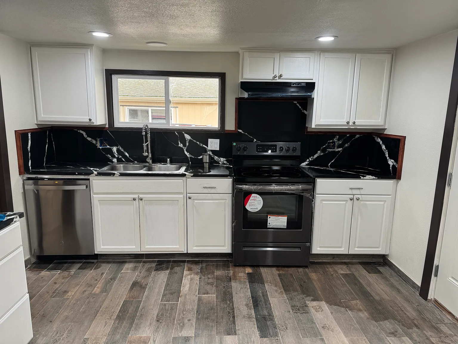 2 bed, 600 sqft, $2,070 — Photo 1