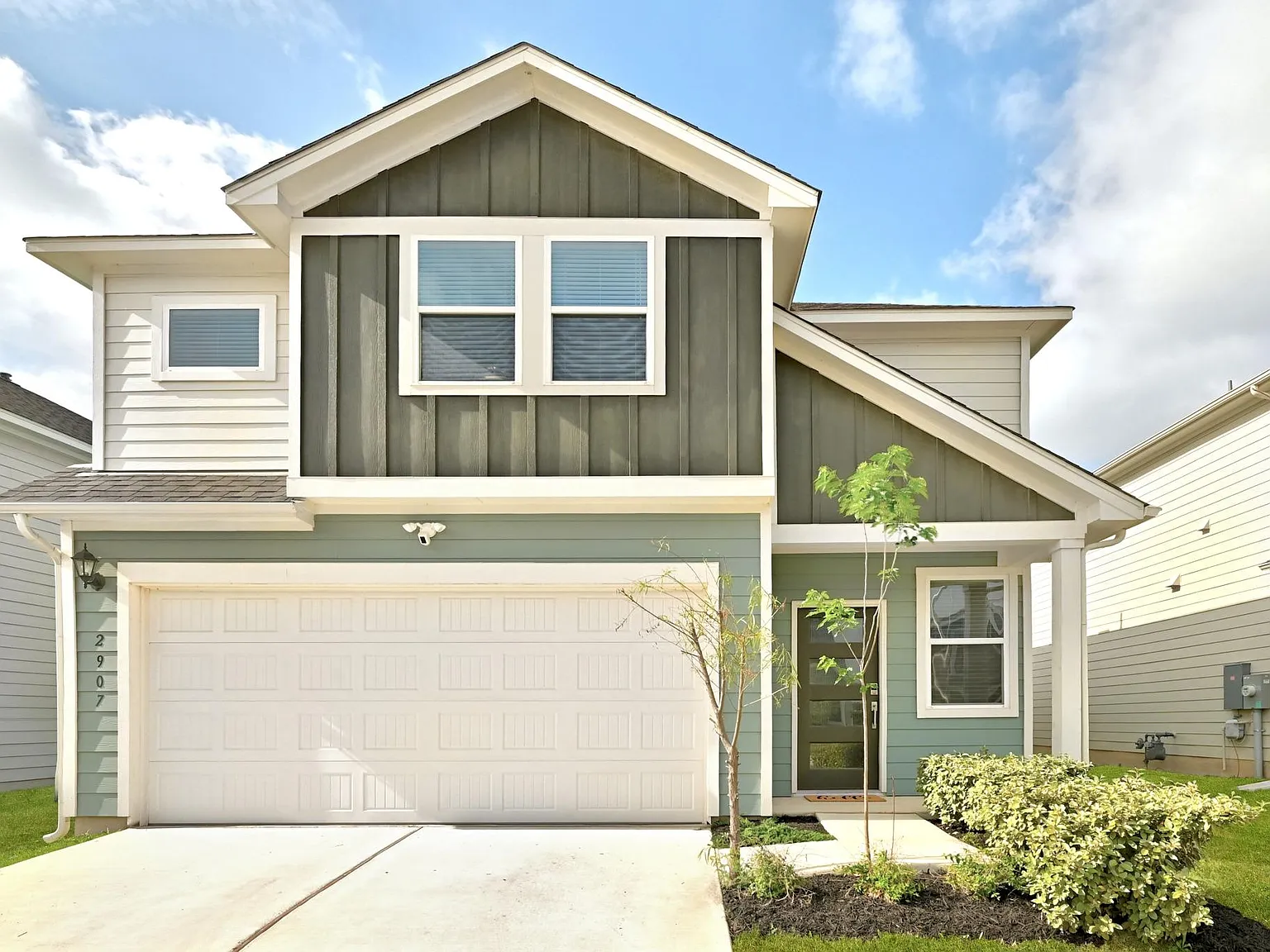 3 bed, 2.5 bath, 2000 sqft, $2,195 — Photo 2