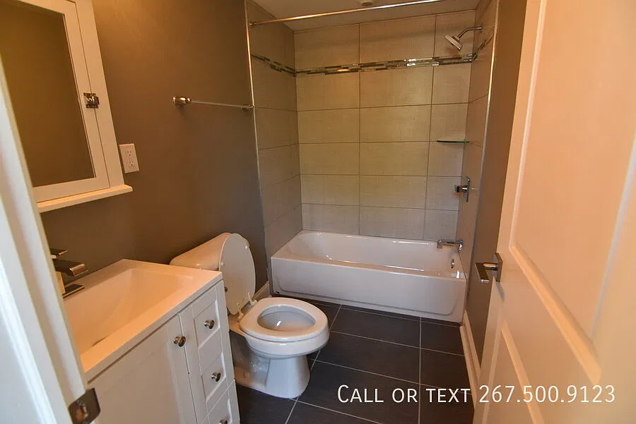 Great 1BR unit with everything you need. First month free! — Photo 4