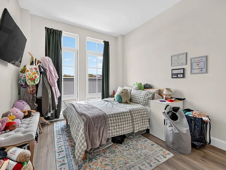 270 Sullivan Pl #7B — Photo 4
