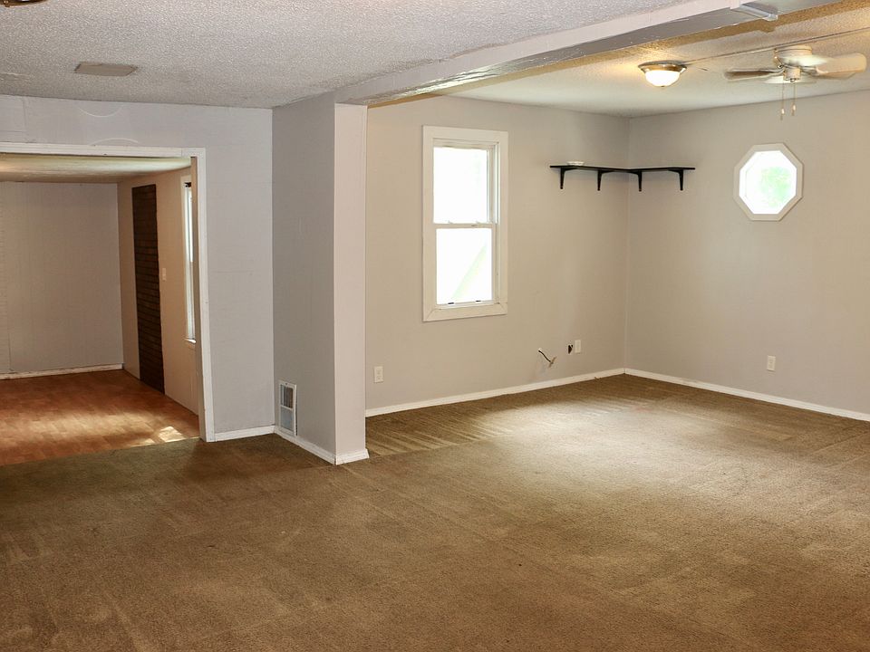 Living Room/Side Entry