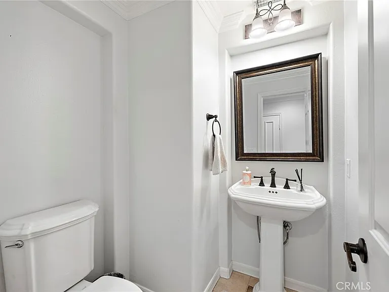 8 Victoria Ln — Photo 22