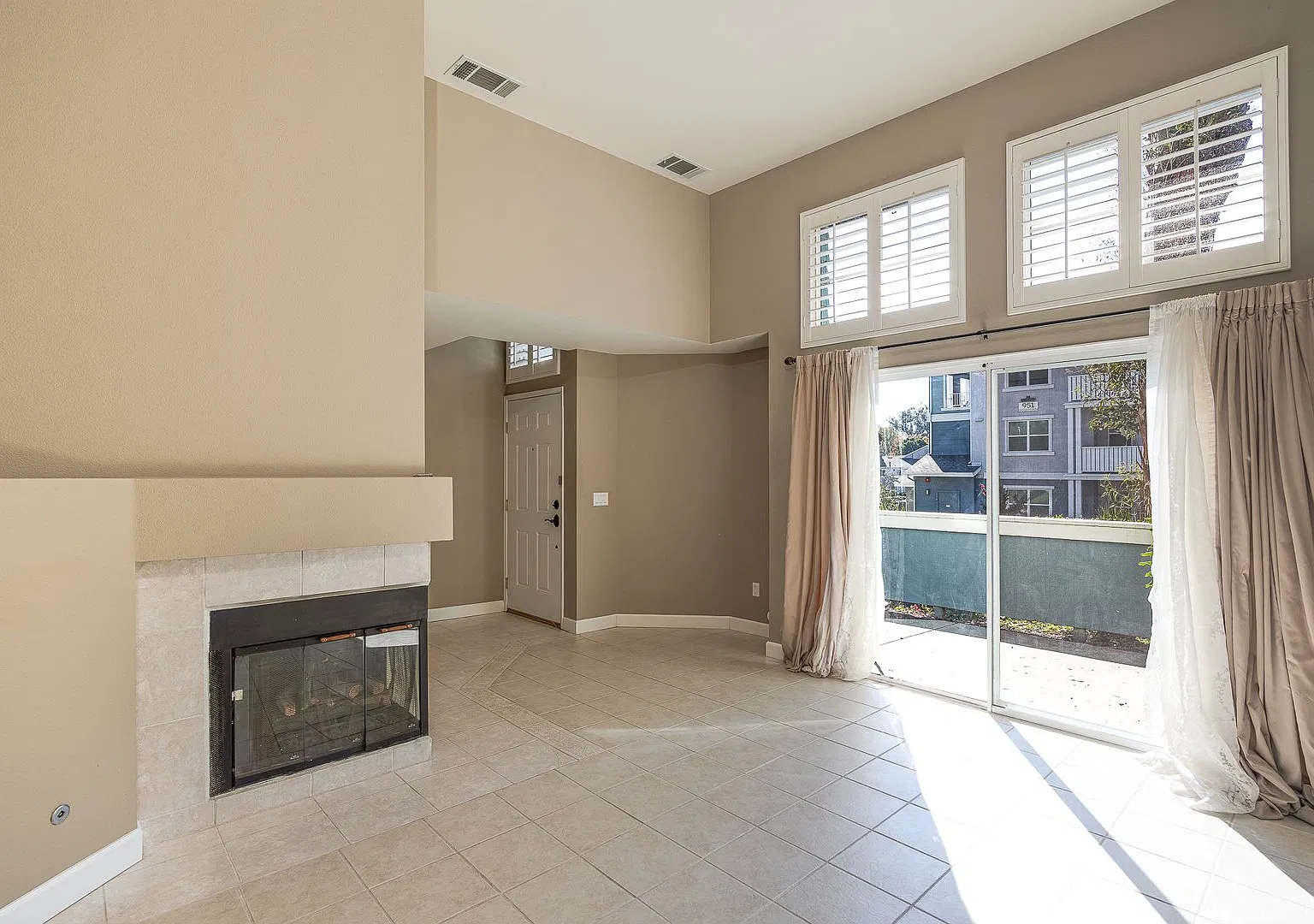 2 Bedroom + 2.5 Bathroom Townhome + Loft! | Weston Cape Regatta | Ventura | Unfurnished — Photo 2