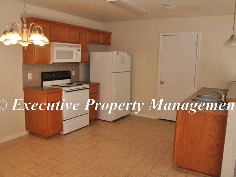 208 Janelle Dr — Photo 41