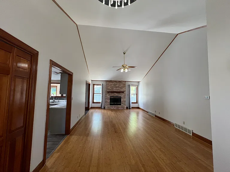 1004 Monarch Dr — Photo 5
