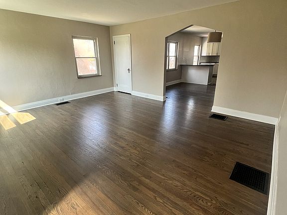 5th image of 5194 Sidney Rd