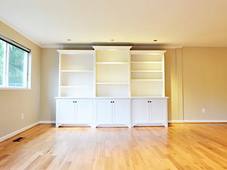 1814 Whitman Ct NE — Photo 4