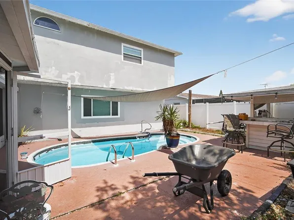 8200 Hixton Dr, Port Richey, FL 34668