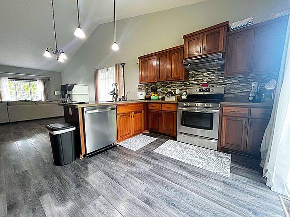 3rd image of 12383 Midway Cir NE