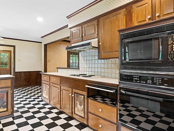 2nd image of 3731 Vinecrest Dr
