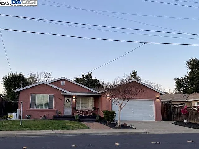3908 Madeira Way photo 1