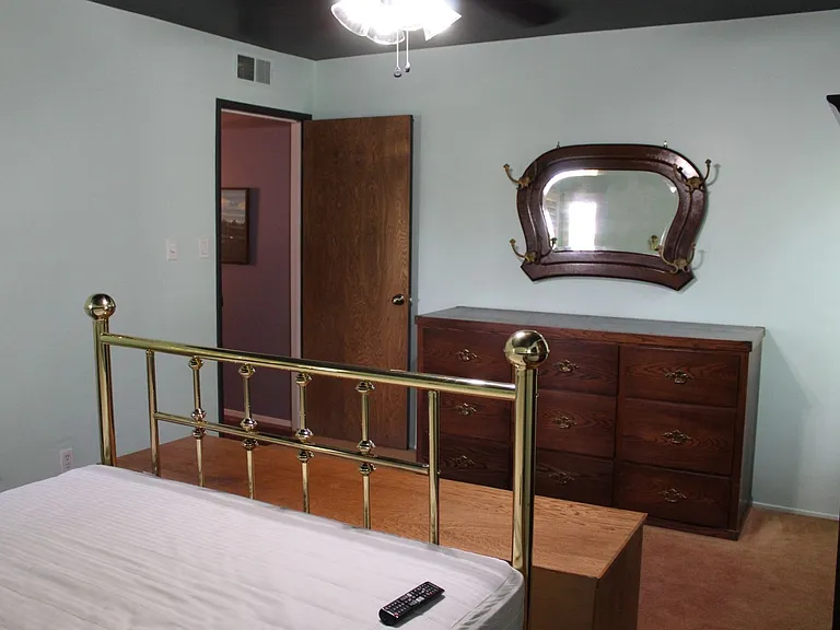 4301 Flintridge Dr — Photo 36