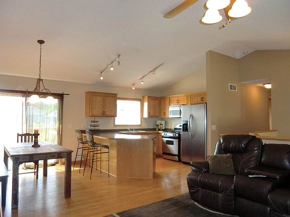 4th image of 4862 189th St W