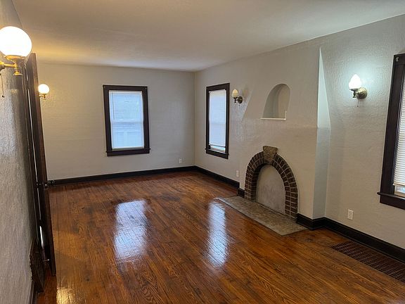 3rd image of 7109 Willow Ave