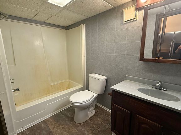 3rd image of 4216 Lloyd St #1