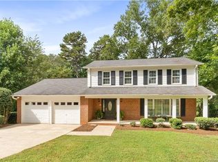 3729 6th St NE, Hickory, NC 28601
