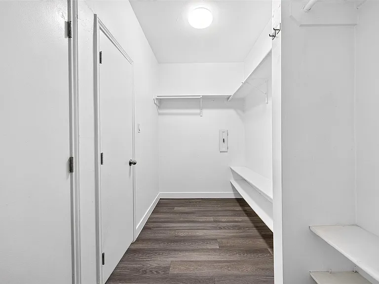 18610 Autumn Hills Dr — Photo 32